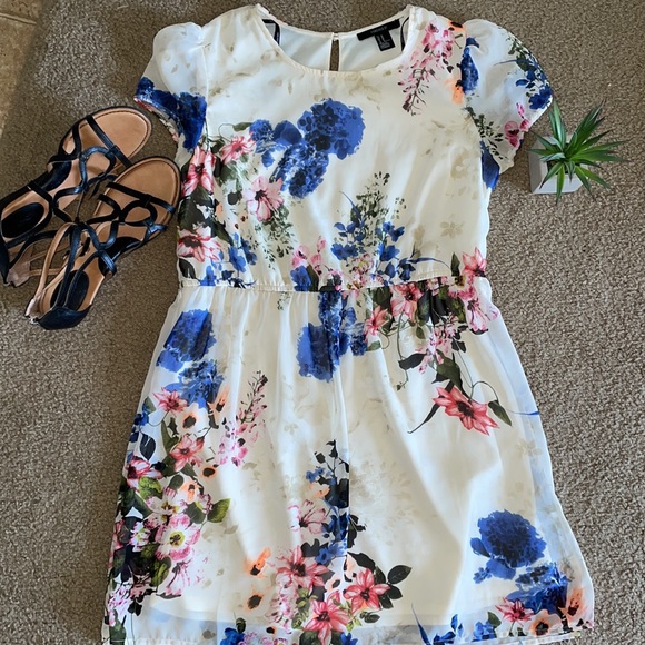 Forever 21 Dresses & Skirts - ▪️Forever 21 cream floral dress size medium
